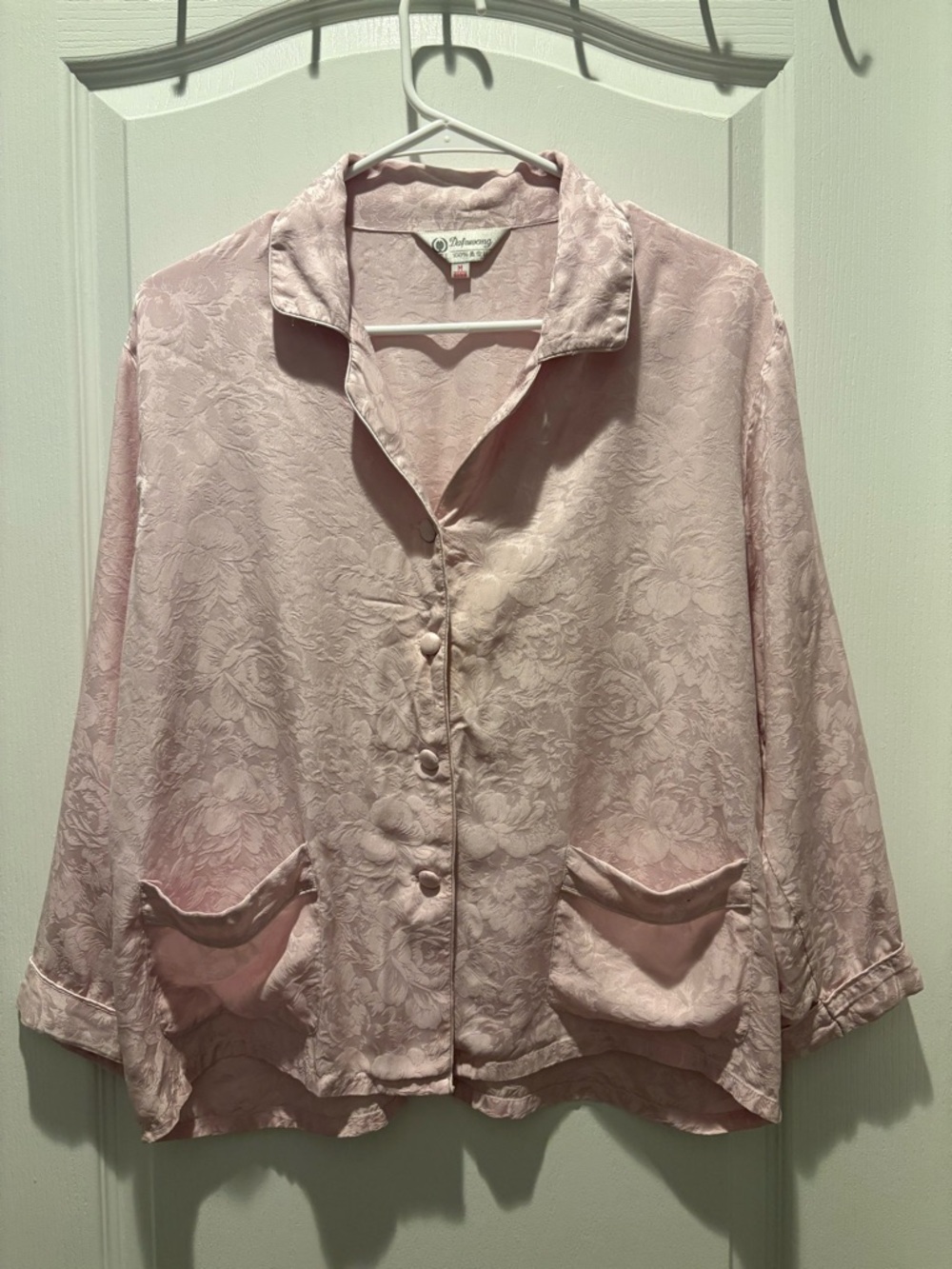 pale pink floral long-sleeved satin pajama top Dafuwang